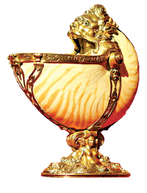 《鸚鵡螺容器》，印度洋與意大利中部的手工藝，貝殼與熔化的銀，鏤刻與鍍金，1550～1560年。（章樂/大紀元）