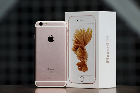 蘋果公司的iPhone 6S。(Xaume Olleros/Bloomberg via Getty Images)