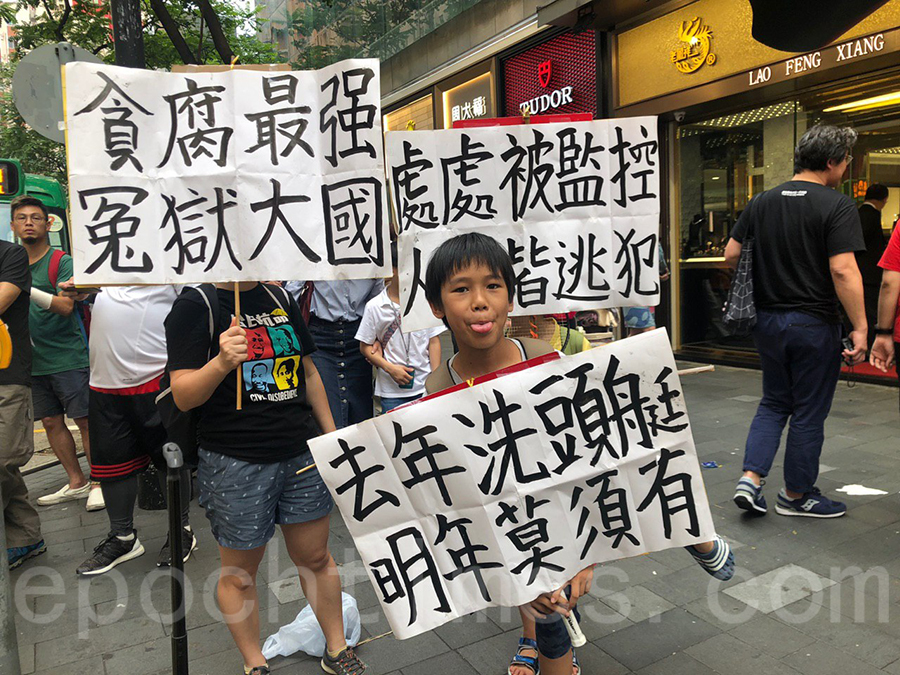 10歲莊小朋友批評中共講大話，擔心被冤枉帶回大陸受審。（梁珍／大紀元）