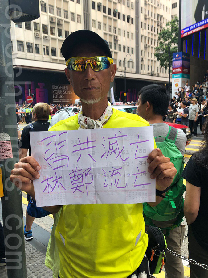 退休跨國公司行政人員。（梁珍／大紀元）