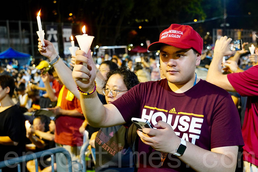 支聯會晚上8時在維園，舉行六四燭光集會，悼念死難者，毋忘中共血腥鎮壓歷史。（李逸／大紀元）
