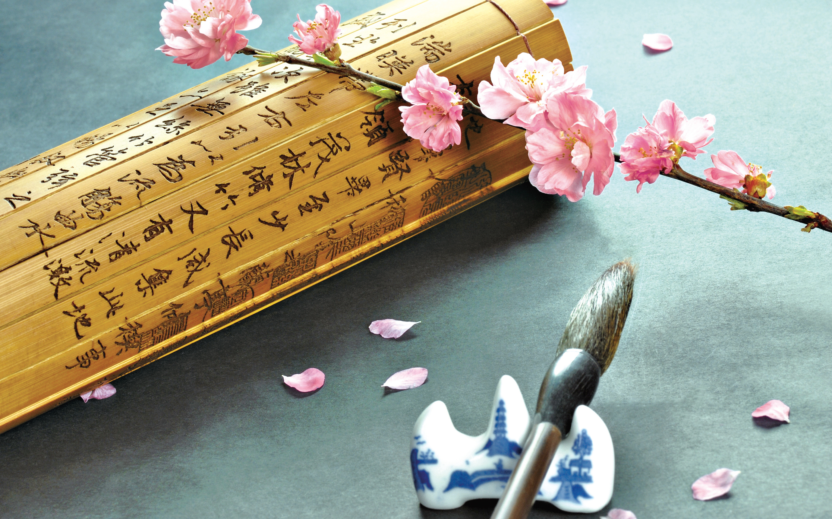 中國歷朝,一直都有童謠、讖語、民謠或石碑刻字,向人間暗示未來的吉凶禍福等徵兆。(Fotolia)