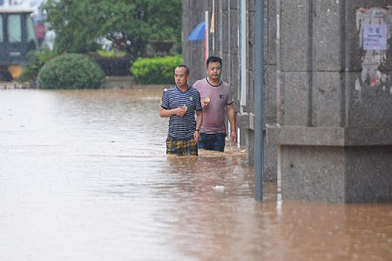 6月15日，江西省九江市遭遇洪災。(Hu Guolin/Getty Images)