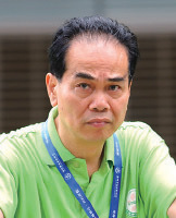 洪偉成 青關會主席、中資機構燕京啤酒公司總經理。媒體報道洪曾任前中聯辦官員,負責培養中共地下黨員,並受曾慶紅、周永康栽培,在香港設立燕京啤酒分公司。路透社引述常接觸中聯辦人士說法,洪偉成據信是中共統戰部在香港的活動核心成員。