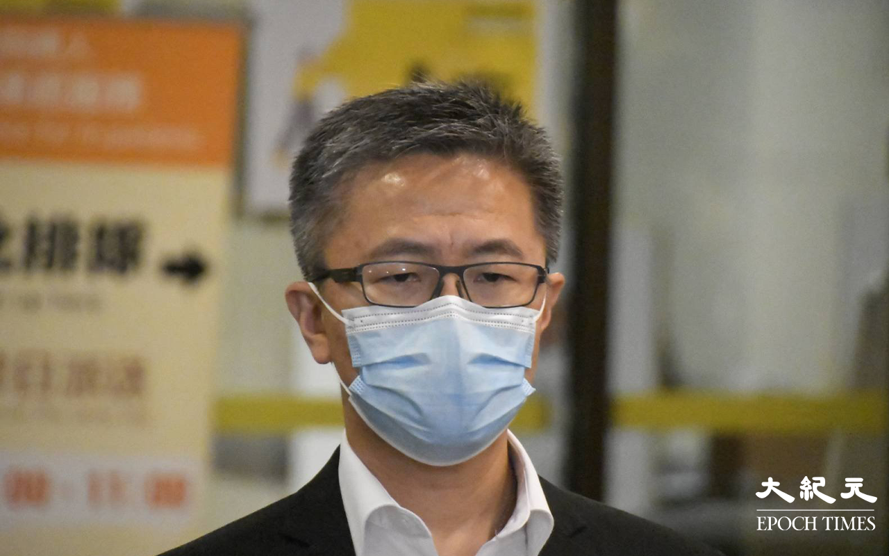 凌晨2時，新任警務處長蕭澤頤，在瑪麗醫院就警員在銅鑼灣遇襲案件召開記者招待會。（麥碧/大紀元）