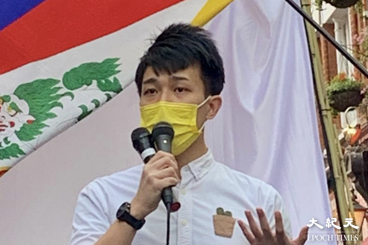 英國時間7月1日（周四）晚上7時30分，港人聚集在倫敦唐人街集會，抗議中共摧毀香港24年。劉祖廸在場發言。（霄龍／大紀元）