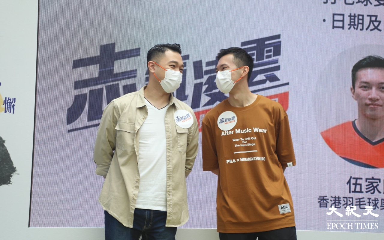 香港兩位羽毛球壇一哥，五家朗和陳浩源今日出席奧海城一個公開活動，兩人近距離與市民互動，亦即場回答市民問題。（Yan／大紀元）