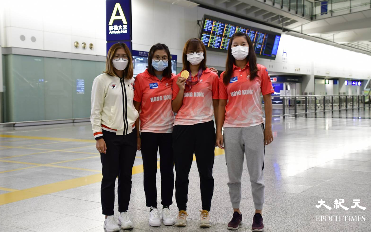 於全運會中參加公路賽的，4位香港代表隊女車手 : (左起) 梁寶儀、梁穎儀、李思穎、童森。（麥碧／大紀元）