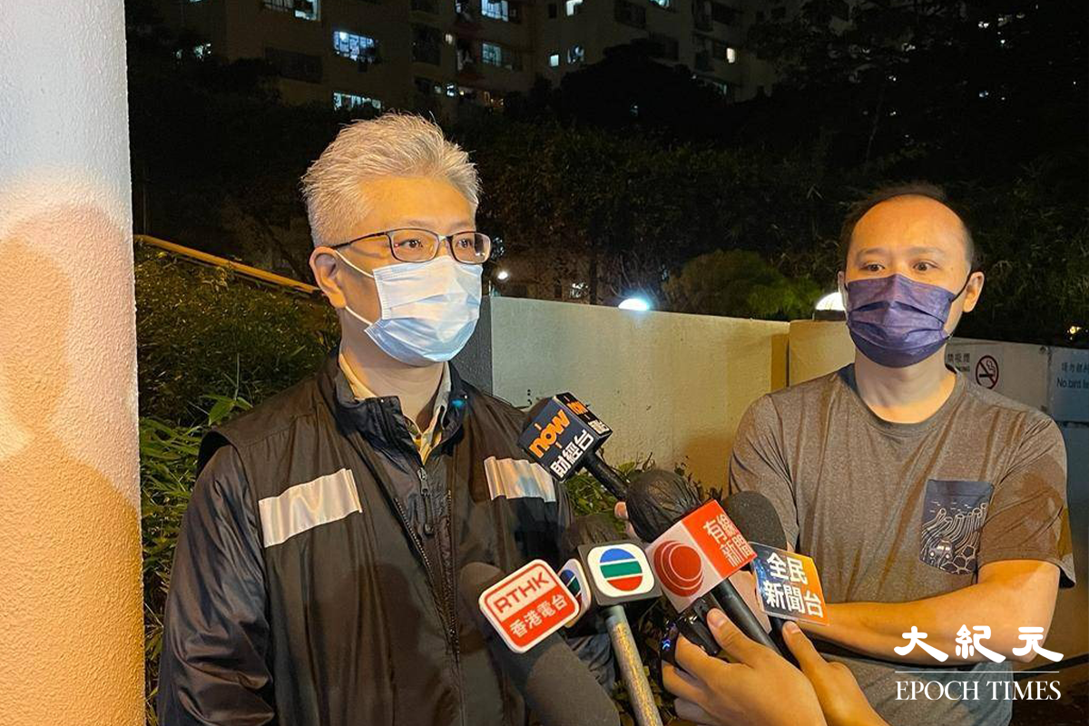 漁農署高級濕地及動物護理主任張家盛，於北角百福道獵殺野豬後接受傳媒訪問。（卓相如／大紀元）