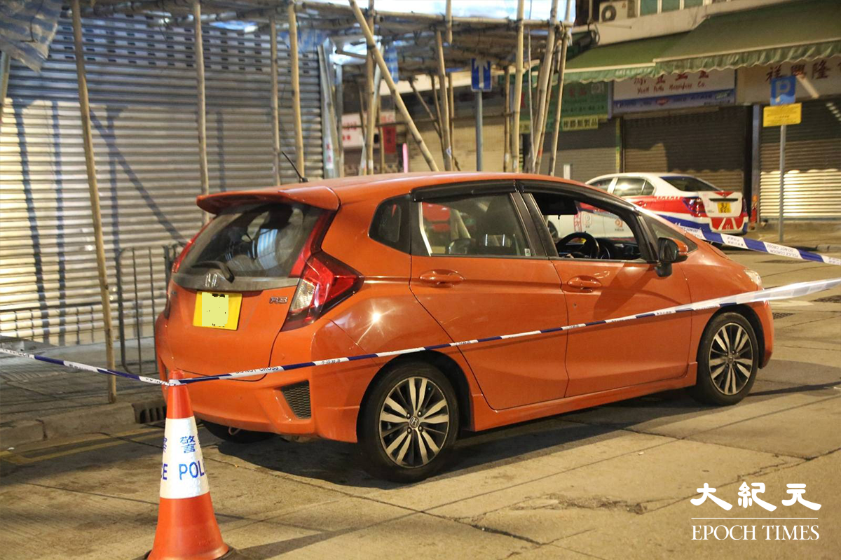 西九龍衝鋒隊第4隊將販毒男子所駕的私家車，拖返旺角警署繼續調查。（金國米／大紀元）
