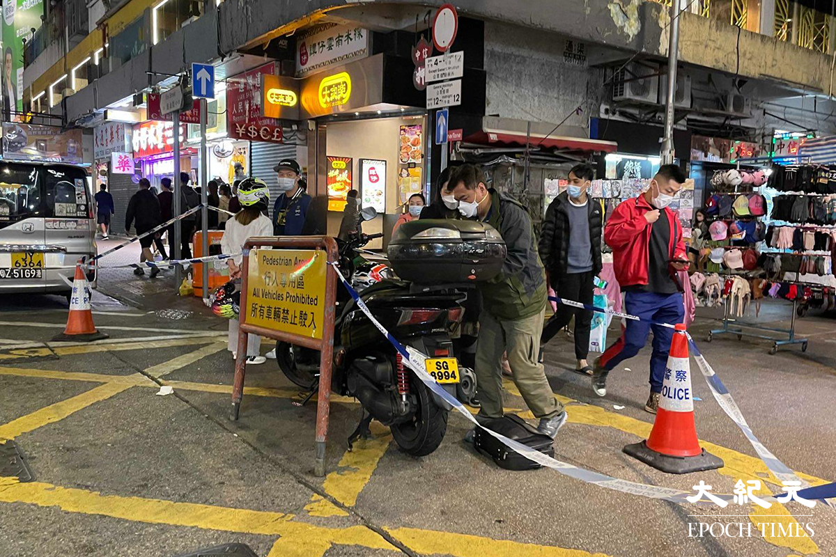 警方將事主發現失車的附近範圍封鎖，刑事偵緝檔探員到場展開調查。（卓相如／大紀元）