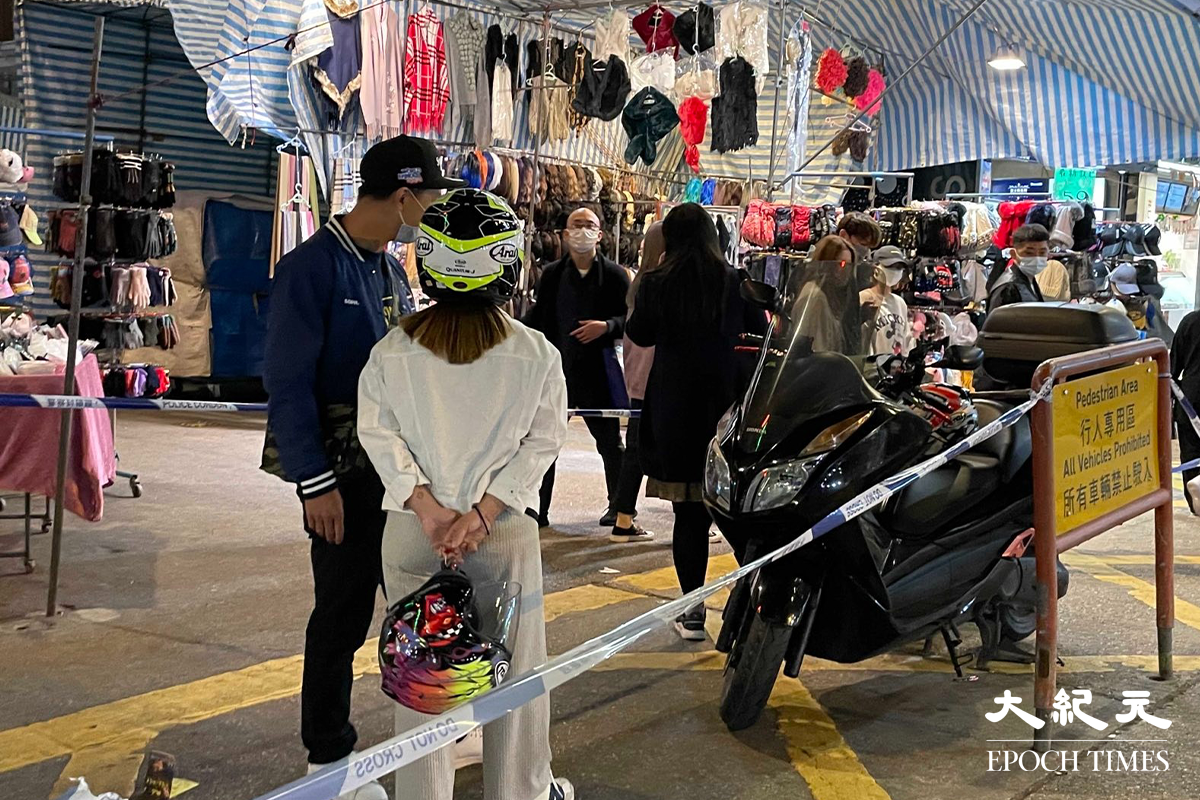 警方將事主發現失車的附近範圍封鎖，刑事偵緝檔探員到場展開調查。（卓相如／大紀元）