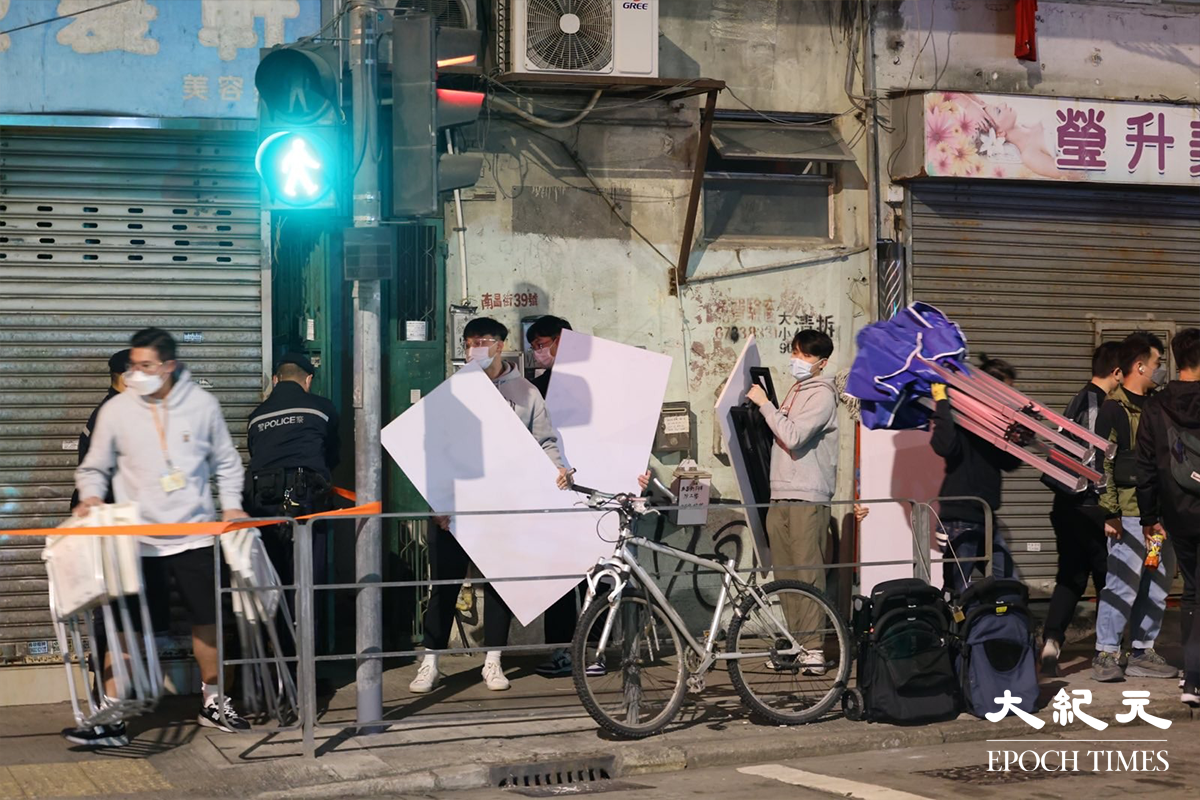 政府在晚上7時刊登憲報，將深水埗南昌街35至37號樓宇，指列為受限區域。（李辰／大紀元）