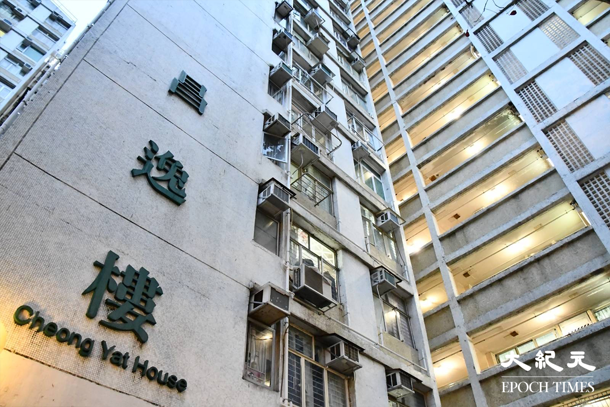 政府傍晚6時55分行登憲報，將南昌邨昌謙閣及昌逸閣指列為受限區域。（麥碧／大紀元）
