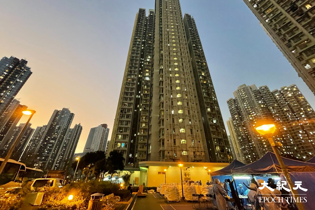 政府今日下午5時30分行登憲報宣告，將九龍城德朗邨德璋樓指列為受限區域。（李辰／大紀元）