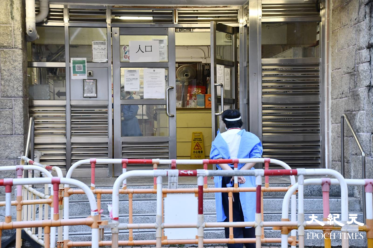 政府今日（4日）宣布，自下午4時起，將沙田瀝源邨祿泉樓劃為「受限區域」，要求受檢人士在今晚8時半前接受強制檢測。（麥碧／大紀元）