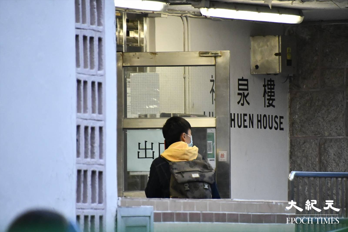 有市民剛返回祿泉樓。（麥碧／大紀元）