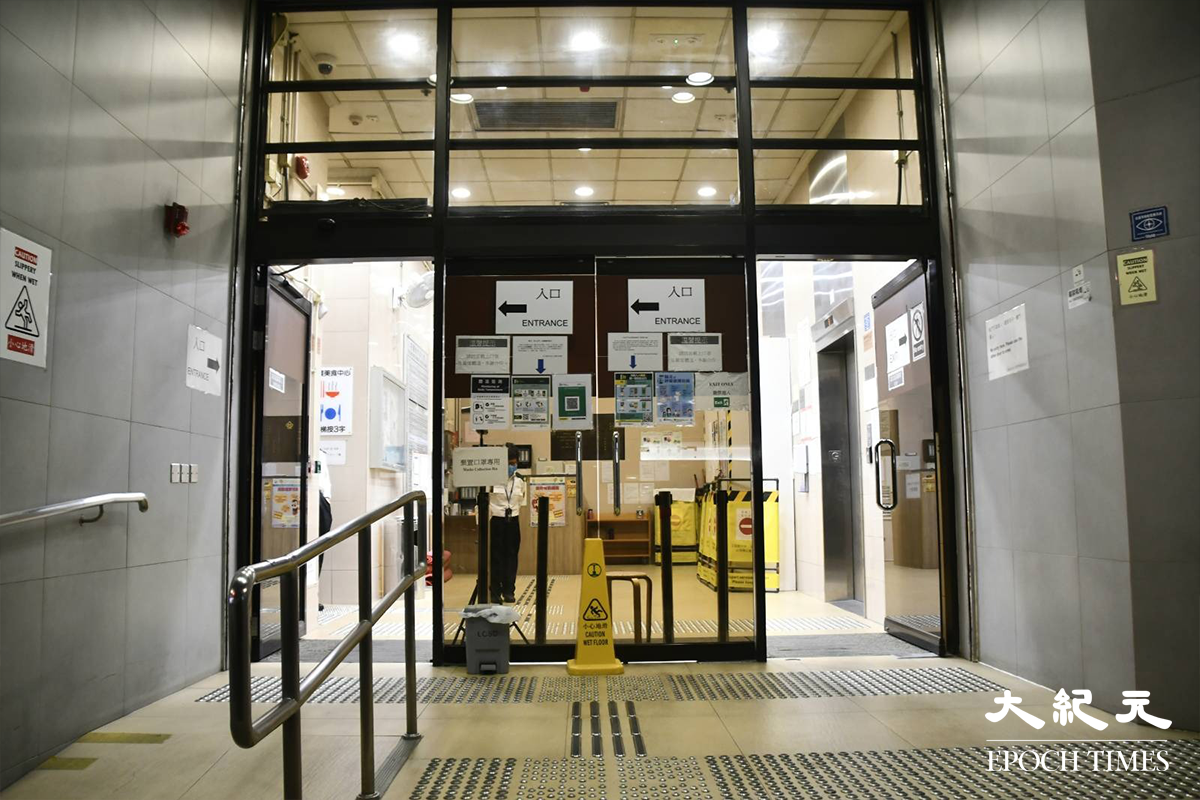 食環署發言人今日（8日）表示，3名衞生督察分別進行病毒快速抗原測試及鼻腔和咽喉合併拭子樣本檢測，結果呈陽性。（麥碧／大紀元）