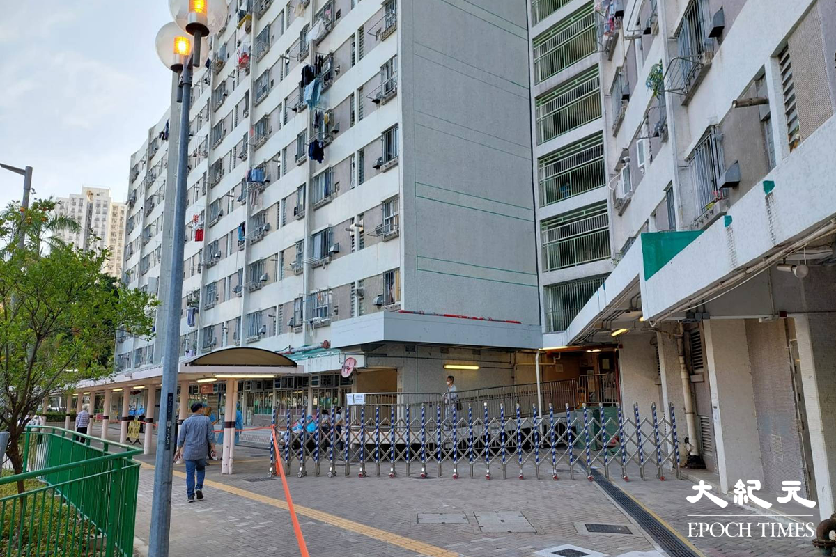 政府今日（14日）宣布自下午5時起，將屯門蝴蝶邨蝶舞樓劃為「受限區域」，要求受檢人士在今晚10時前接受強制檢測。（大紀元突發新聞組）