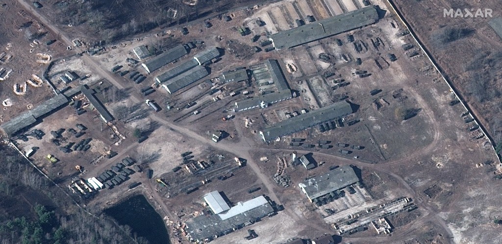 3月18日，衛星圖像顯示俄軍在基輔西北建防禦工事。（AFP）