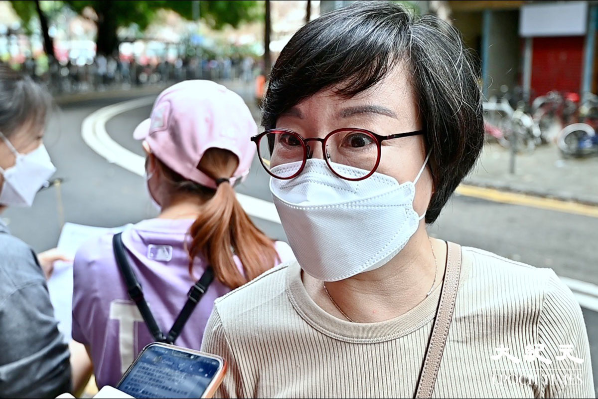 之前任職醫護的黃小姐指「自己已經中咗」，不怕在方艙醫院工作受感染。（宋碧龍／大紀元）