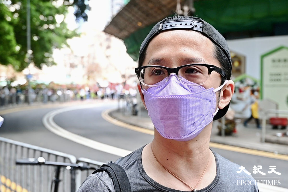 曾任餐廳數個月散工的黃先生認為政府根本不用向內地招聘人手，「好多香港人都肯做」。（宋碧龍／大紀元）