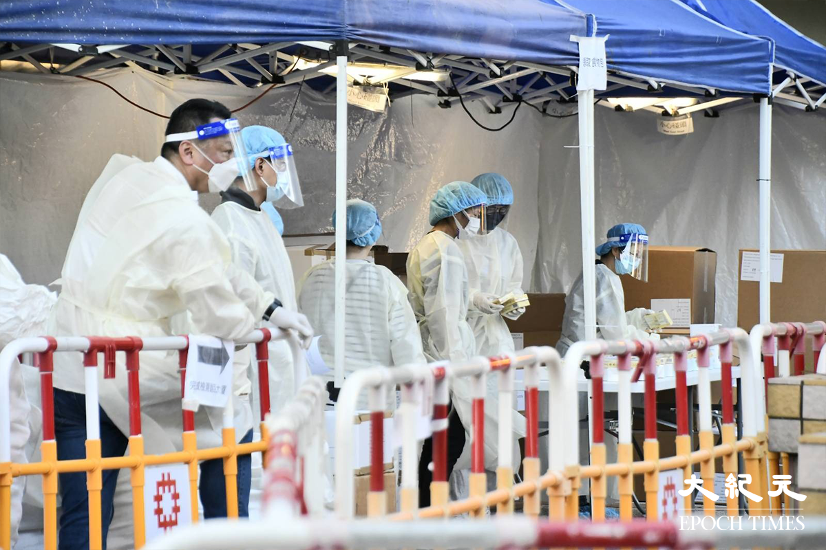 政府今日（3月31日）下午刊登憲報宣告，將薄扶林華富(二)邨華景樓圍封強檢。（麥碧／大紀元）