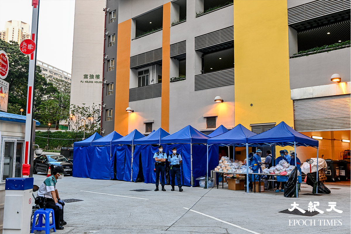 政府今日（4月14日）宣布，自下午4時起將大窩口尚文苑劃分為「受限區域」。（宋碧龍／大紀元）
