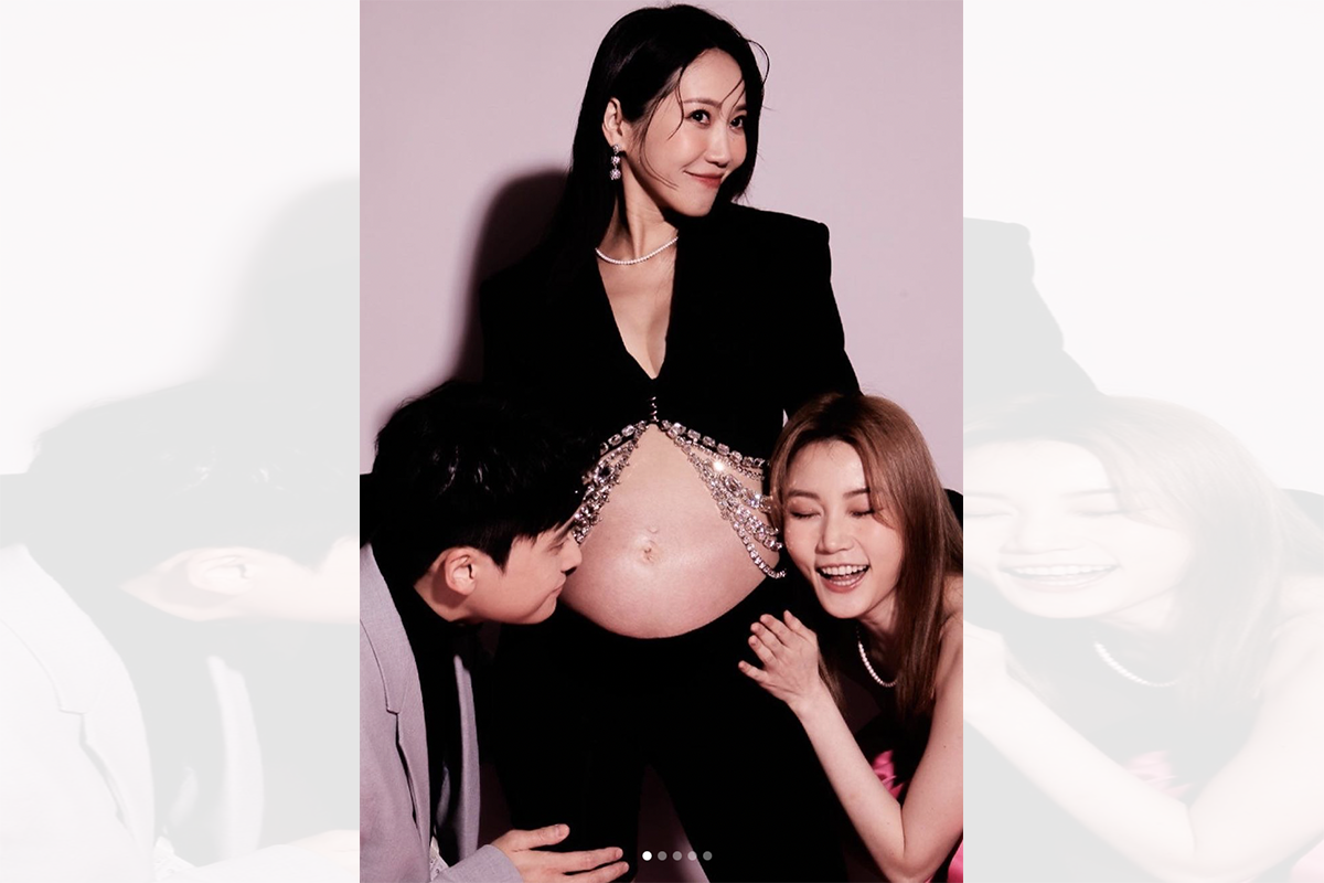 懷孕期間Jessica挺巨肚和閨蜜Yanny拍首飾廣告。（Jessica IG）