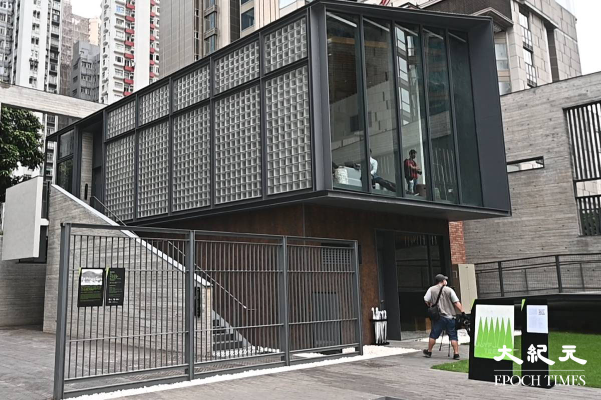 油街實現自2019年展開擴展計劃，與旁邊逾3,000平方米的戶外空間結合，新增一幢兩層高的建築物「油街玻璃屋」供作展覽及活動用途。（宋碧龍／大紀元）