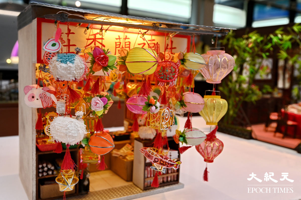 兒時中秋最喜歡玩紙紮燈籠。（宋碧龍／大紀元）