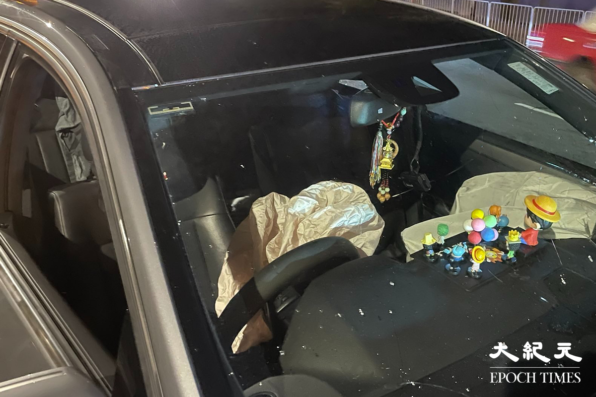 涉事私家車意外後氣袋彈出。（卓相如／大紀元）