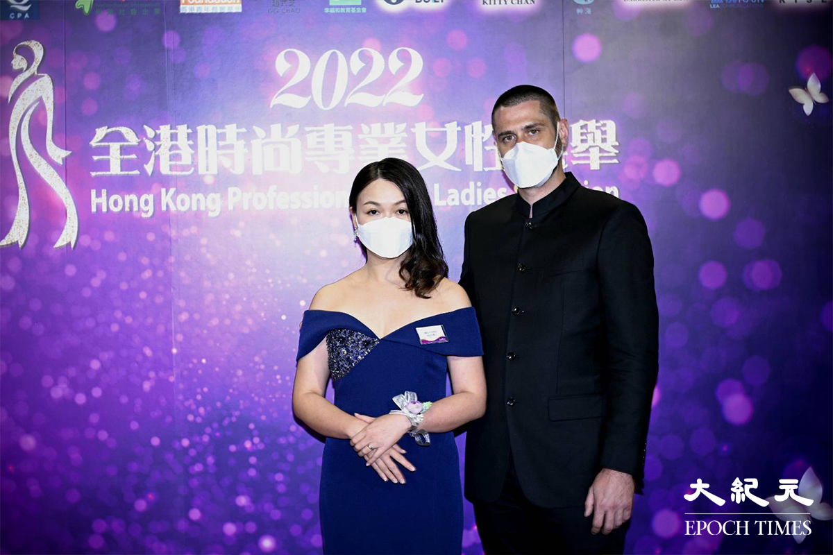 2022年7月23日，「2022全港時尚專業女性選舉」其中一位得獎者，臨床心理學家「凌悦雯」。（言午／大紀元）