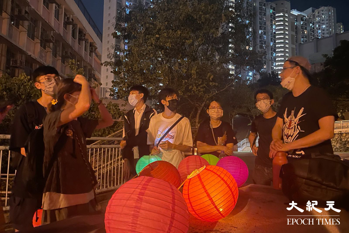 關注組希望透過今次中秋節導賞團，令市民關心中轉屋問題。（卓相如／大紀元）