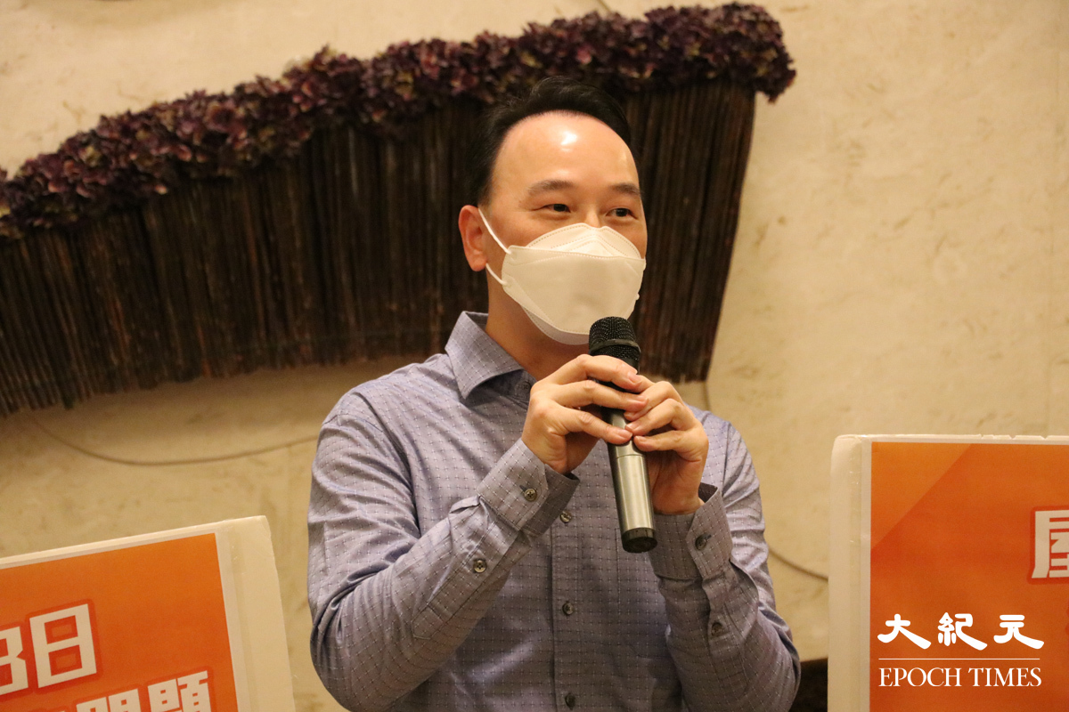 李栢棠批評港鐵阻撓業委會召開業主大會。（唐健豐／大紀元）