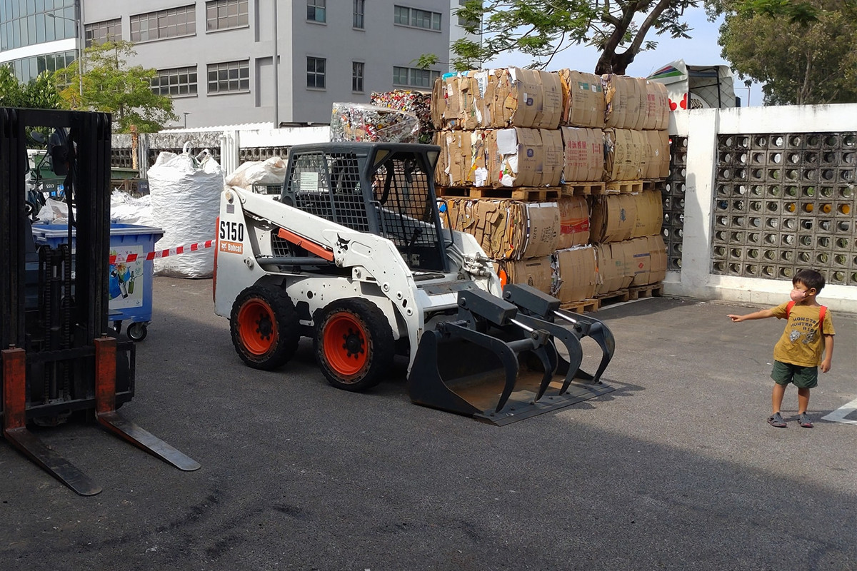 小型剷車。（Mil Mill 喵坊 Facebook圖片）