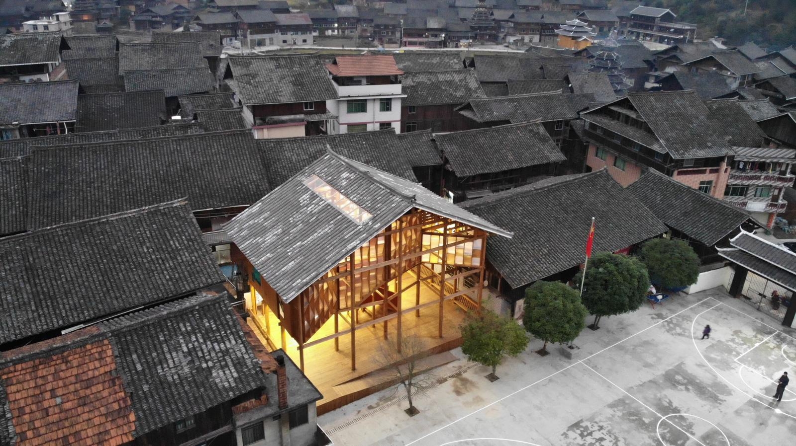 香港中文大學建築學院為湖南省坪坦鄉侗族村一所小學設計及興建的兒童圖書館，奪得世界建築節「年度世界室內設計獎」和「最佳自然光應用獎」。（中文大學提供）