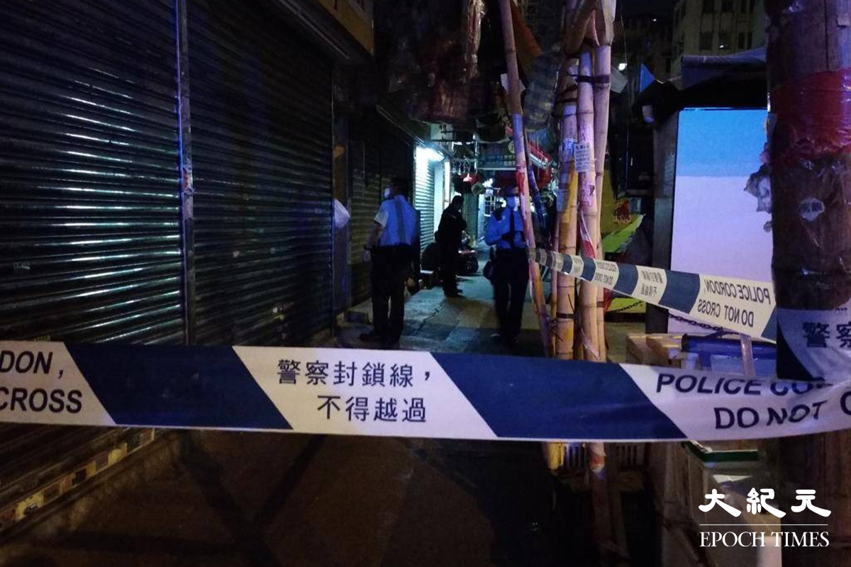 大批警員接報封鎖現場調查。（劉港業／大紀元）