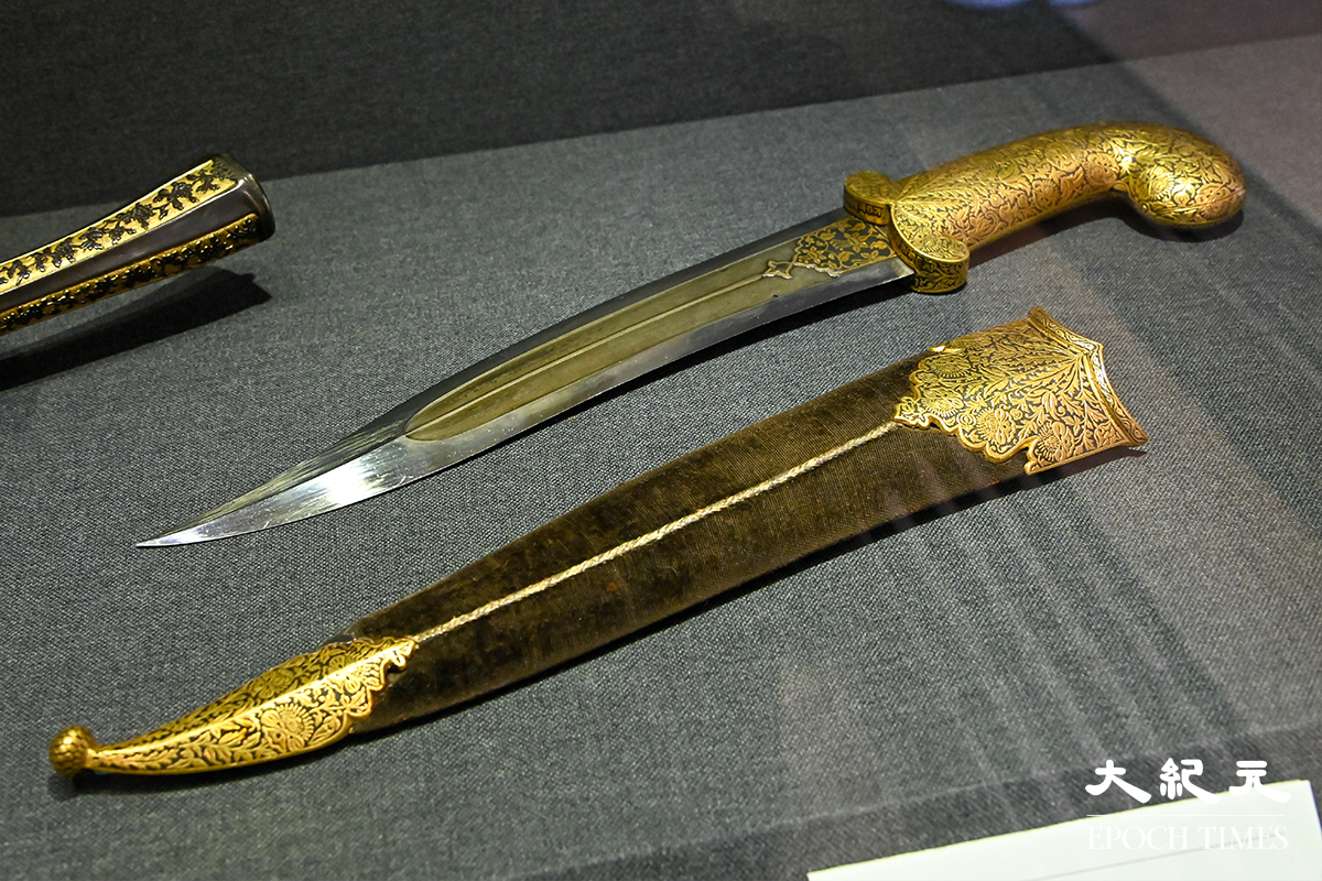 金柄匕首（莫臥兒王朝，1882年）。（宋碧龍／大紀元）
