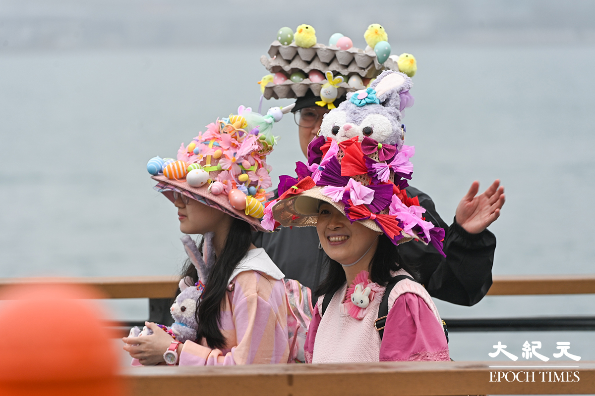 海濱事務委員會今日下午舉行帽子遊行慶祝復活節。（宋碧龍／大紀元）