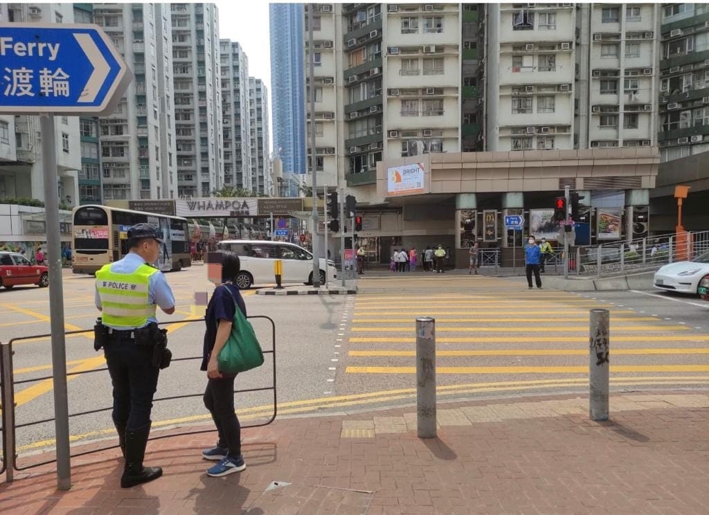 葵青及九龍城區交通日，共派出逾2,400張告票。（警方提供）