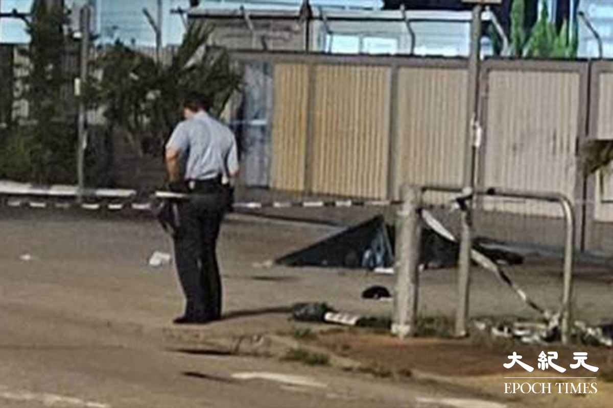 大批警員封鎖現場調查。（林建翔／大紀元）