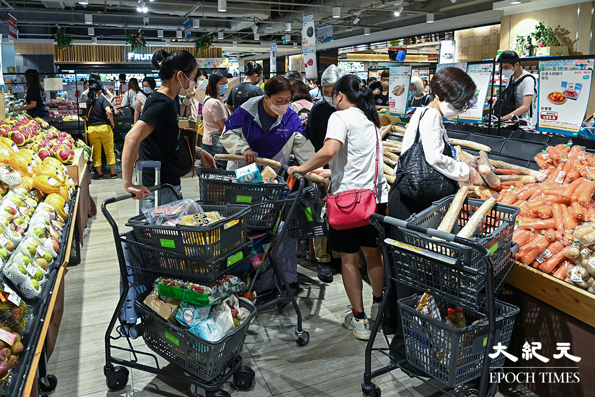 一田百貨今日（5月24日）起啟動半年一度的兩星期購物優惠日。（宋碧龍／大紀元）