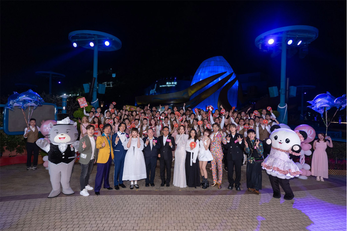 《飯戲攻心2》昨日（3日）在海洋公園舉行「夜繽婚 訂FUN禮」宣傳電影。（電影公司提供）