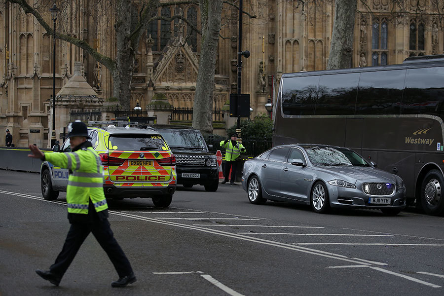 英國國會大樓外22日下午傳出槍響，多人受傷，目前國會大樓西敏宮（Palace of Westminster）暫時關閉，嚴加戒備。（DANIEL LEAL-OLIVAS/Getty Images）