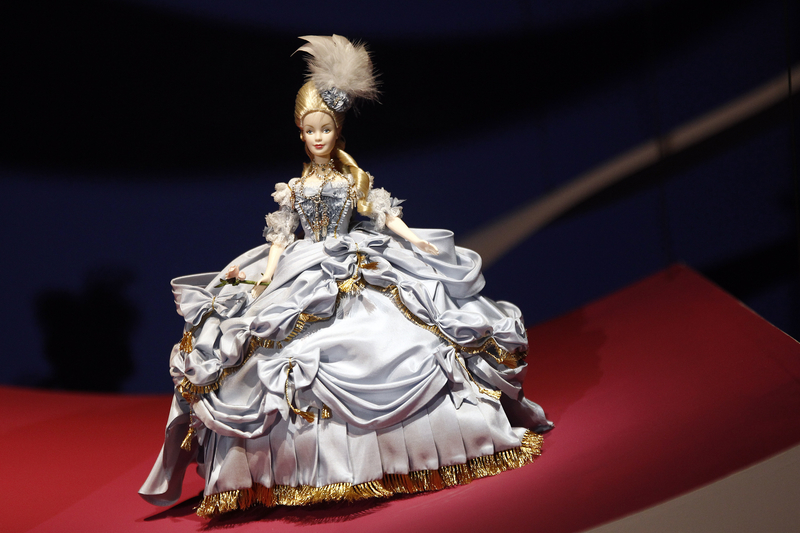 以法王路易十六的王后瑪麗安東妮（Marie Antoinette）為原型的Barbie公仔。(Thierry Chesnot／Getty Images)