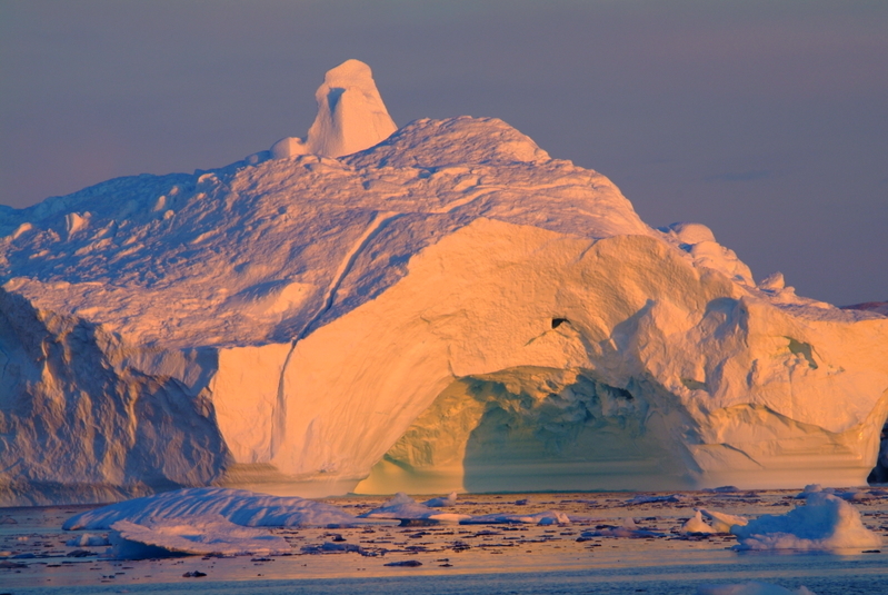 格陵蘭島午夜陽光。（Greenland Travel／Flickr）