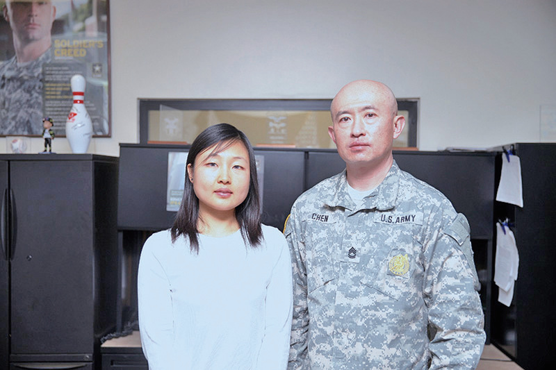 小邵(左)和陳彥豪士官長。(鐘鳴/大紀元)