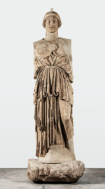 雅典娜大理石雕像（Statue of Athena Parthenos），作於約公元前170年的希臘化時期，公元前5世紀菲迪亞斯所作黃金象牙雅典娜雕像的縮小複製品，柏林國家博物館藏。（SMB / Antikensammlung）