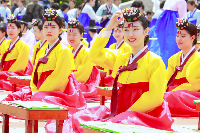5月16日，韓國首爾市的南山韓屋村舉行第44屆韓國傳統成年節儀式。（全景林／大紀元）